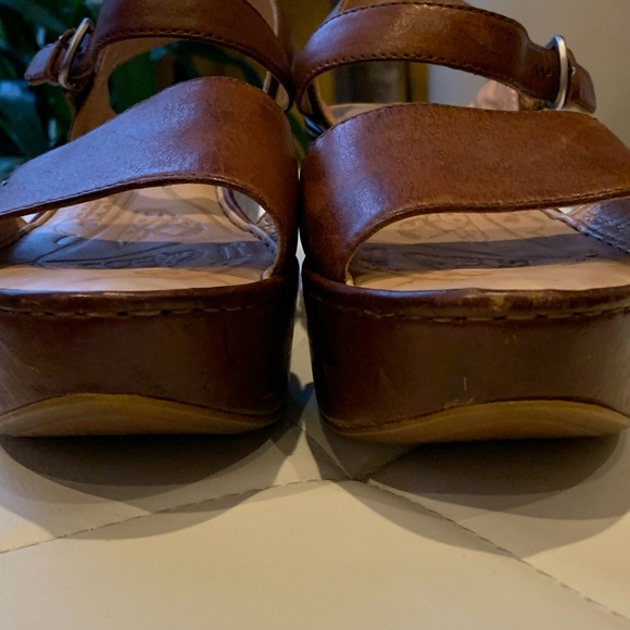 Beautiful Brown wedge bar sandal - Picture 4 of 6